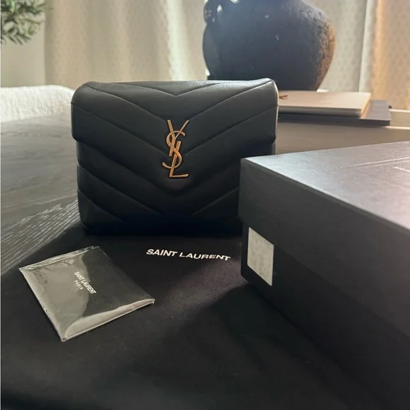 SOLD!! YSL Saint Laurent TOY LOULOU BAG LEATHER with gold hardware. - Picture 1 of 7